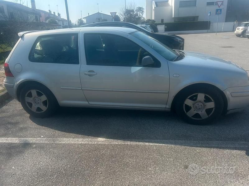 Usata VW Golf IV 2000 Grigio Berlina