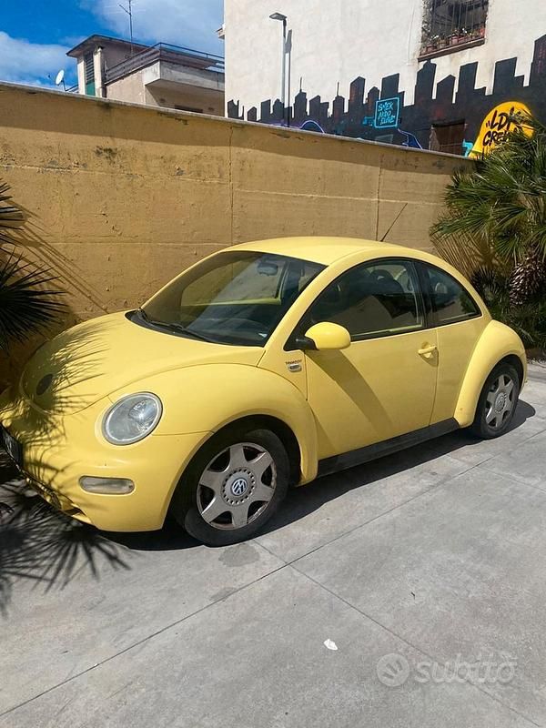 Begagnad VW New Beetle 90 HK (66 kW) 2001 Gul Halvkombi