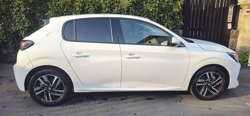 Usata Peugeot 208 Allure 101 CV (74 kW) 2021 Utilitaria