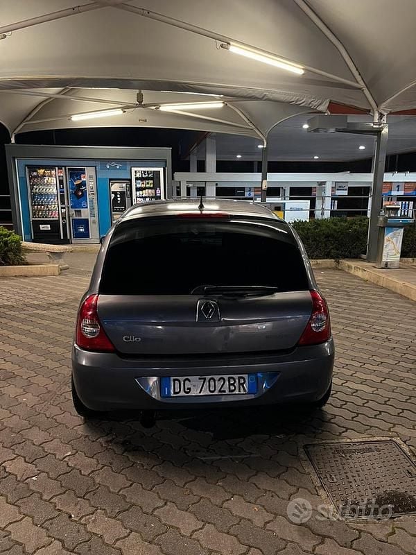 Usata Renault Clio II 75 CV (55 kW) 2007 Berlina