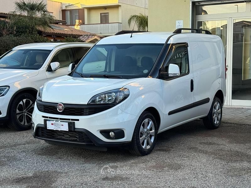 Usata Fiat Doblò Lounge 105 CV (77 kW) 2023 Bianco Monovolume
