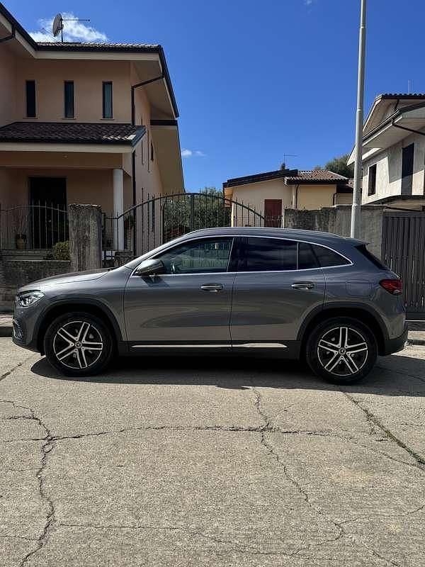 Usata Mercedes GLA200 150 CV (110 kW) 2020 Grigio SUV