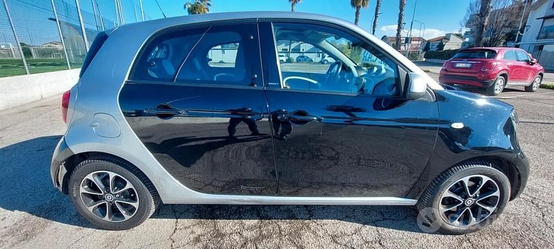 Usata Smart ForFour 70 CV (51 kW) 2015 Bianco Utilitaria