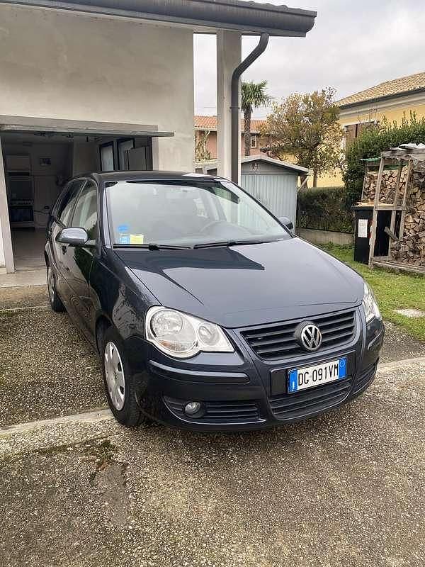 Usata 2007 VW Polo Trendline Tre volumi | 4300 € (Buon prezzo) - Immagine 1/4