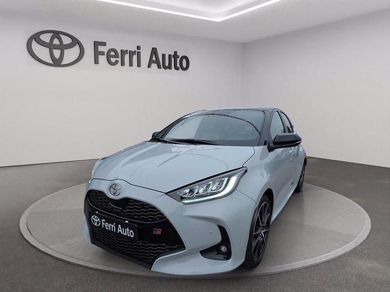 Usata Toyota Yaris Hybrid Sport 131 CV (96 kW) 2024 Dynamic grey & black Berlina