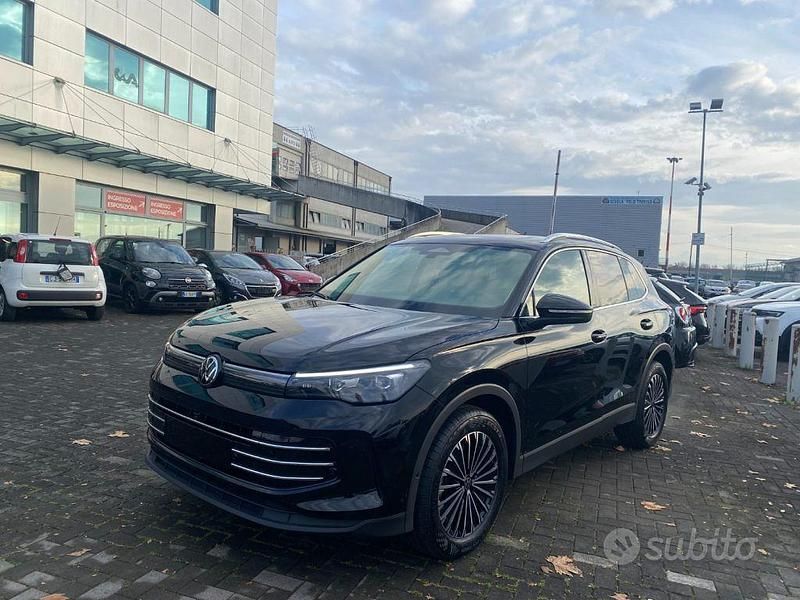 Usata VW Tiguan Elegance 150 CV (110 kW) 2025 Grenadill black SUV