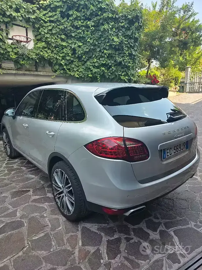 Usata Porsche Cayenne 240 CV (176 kW) 2010 Grigio SUV