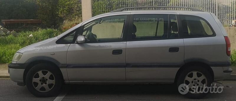 Grigio Usata 2002 Opel Zafira Monovolume | 1500 € (Buon prezzo) - Immagine 1/2