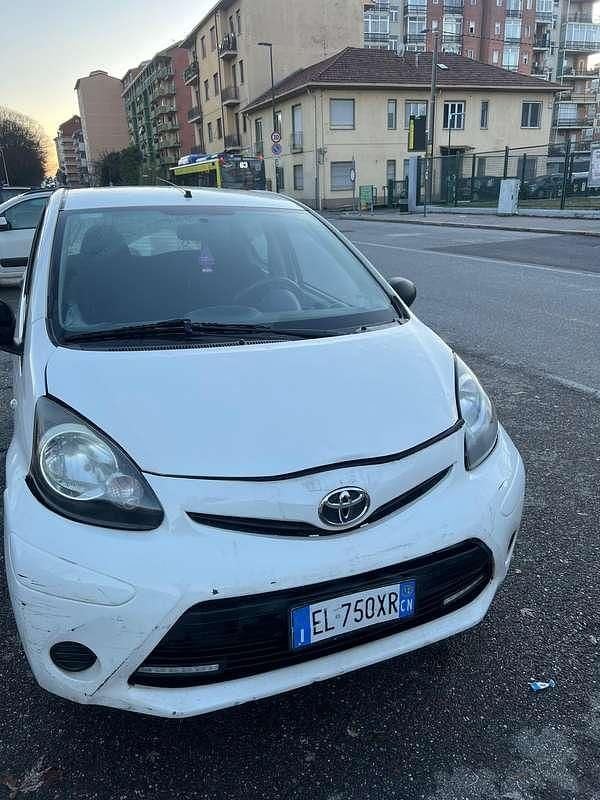 Usata Toyota Aygo Connect Style 68 CV (50 kW) 2012 Bianco Utilitaria