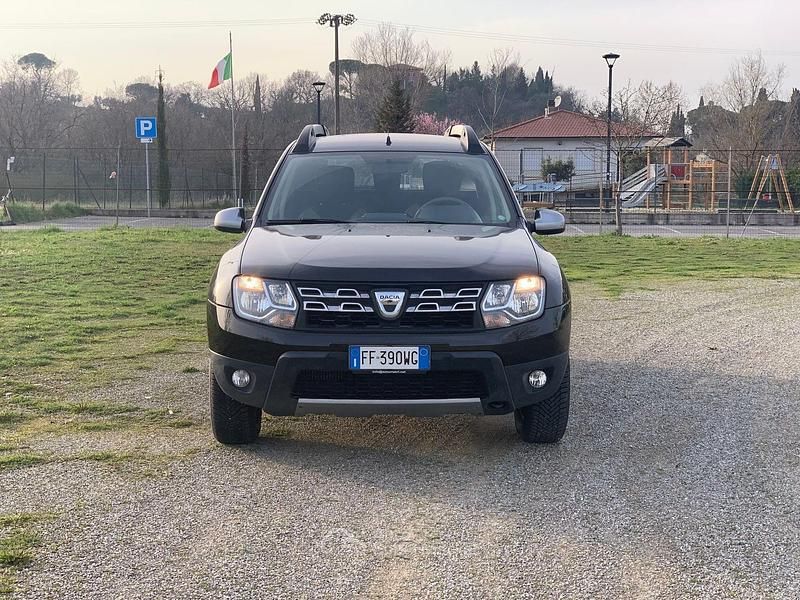 Usata Dacia Duster Lauréate 109 CV (80 kW) 2016 Nero SUV
