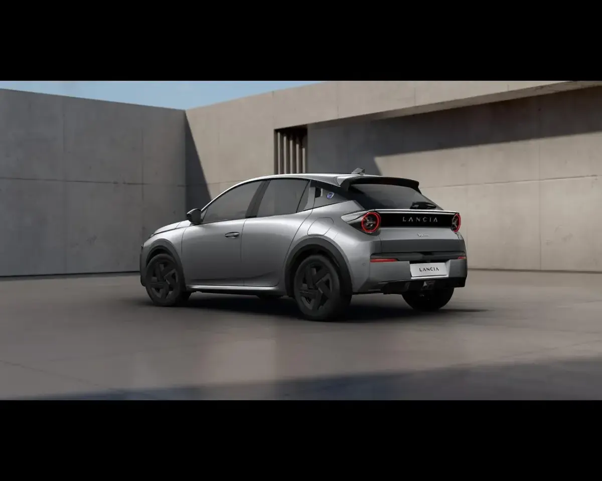 Nuova Lancia Ypsilon 99 CV (72 kW) 2026 Grigio Utilitaria