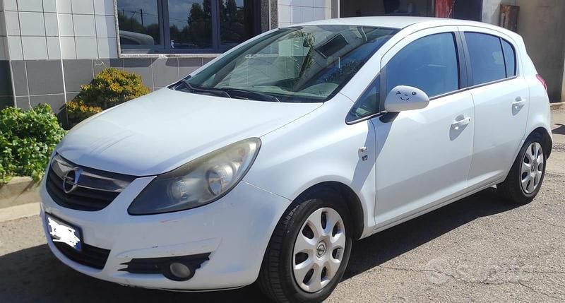 Usata Opel Corsa 69 CV (50 kW) 2010 Bianco Berlina