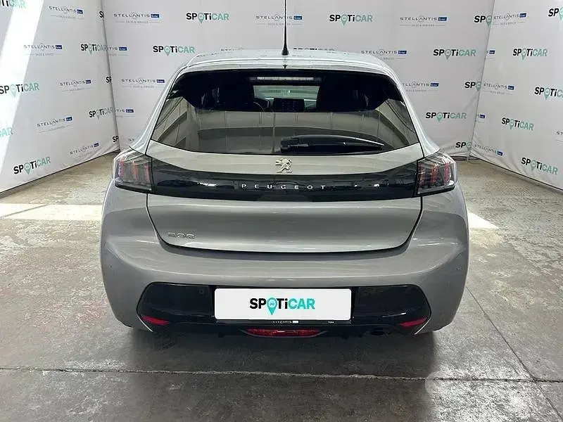 Usata Peugeot 208 Allure 101 CV (74 kW) 2023 Grigio Utilitaria