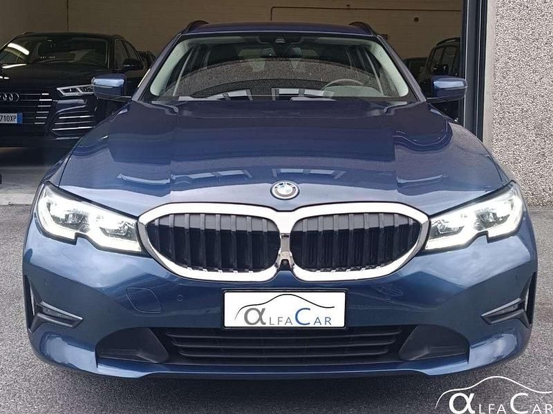 Usata BMW 320e Advantage 163 CV (119 kW) 2022 Phytonic blue Station wagon