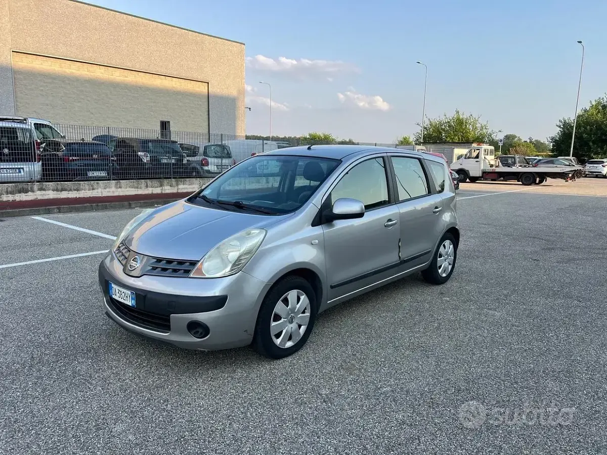 Usata Nissan Note Acenta 88 CV (64 kW) 2006 Grigio Utilitaria