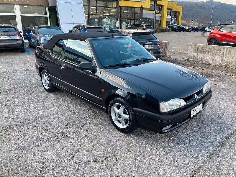 Usata Renault 19 92 CV (67 kW) 1994 Nero Cabrio