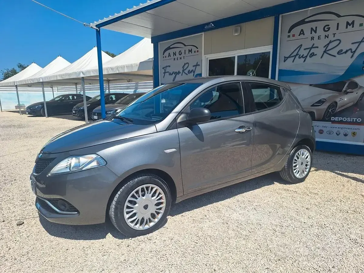 Usata Lancia Ypsilon Silver 95 CV (69 kW) 2018 Grigio Utilitaria