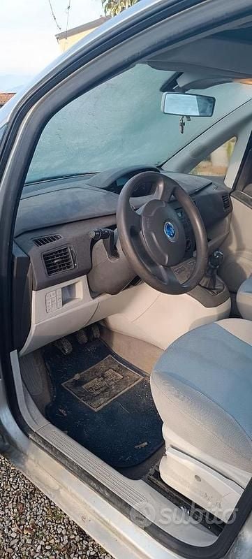 Usata Fiat Idea 95 CV (69 kW) 2004 Grigio Monovolume