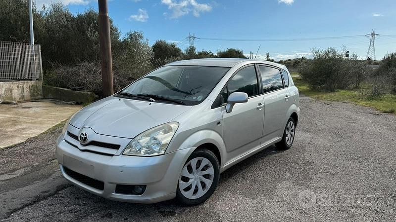 Usata Toyota Corolla Verso 136 CV (100 kW) 2007 Grigio Monovolume