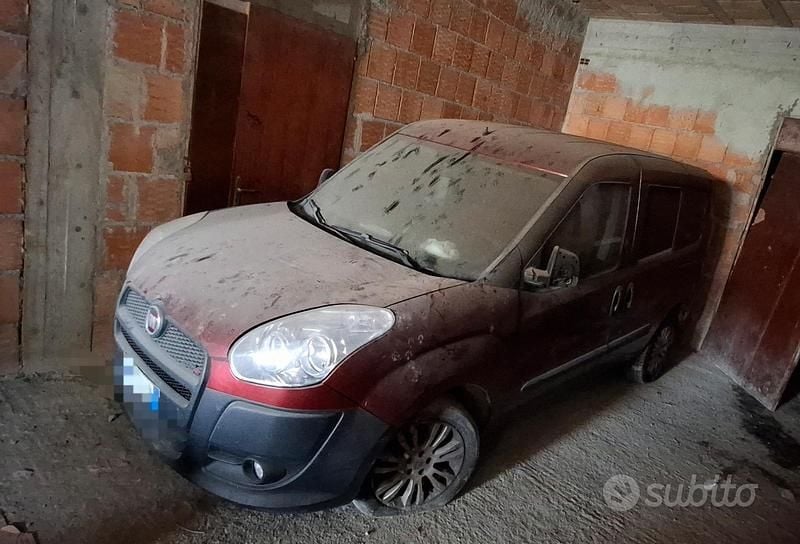 Usata Fiat Doblò 135 CV (99 kW) 2010 Rosso Monovolume