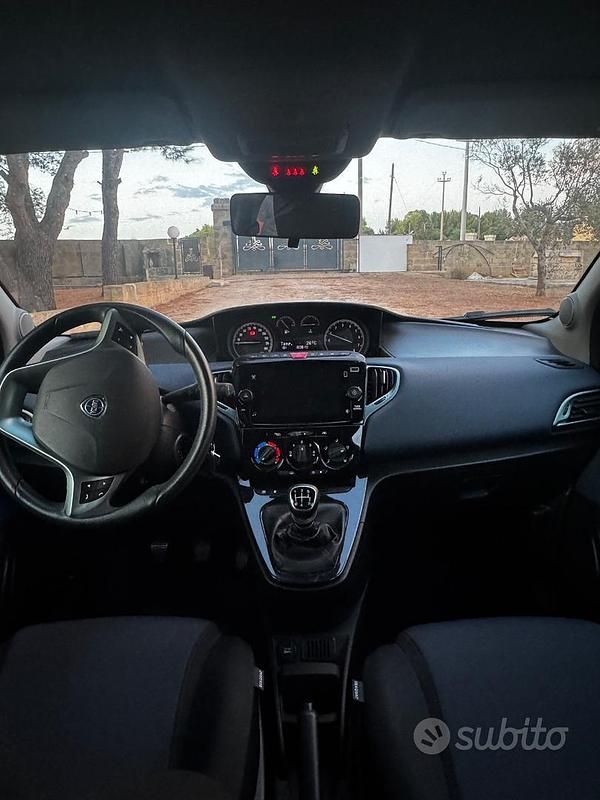 Usata Lancia Ypsilon 69 CV (50 kW) 2024 Nero Utilitaria