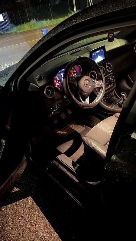 Usata Mercedes A180 109 CV (80 kW) 2017 Berlina