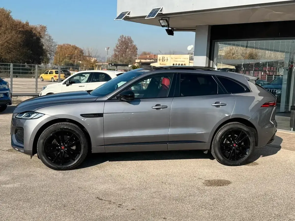 Begagnad Jaguar F-Pace R 203 HK (149 kW) 2022 Grå SUV