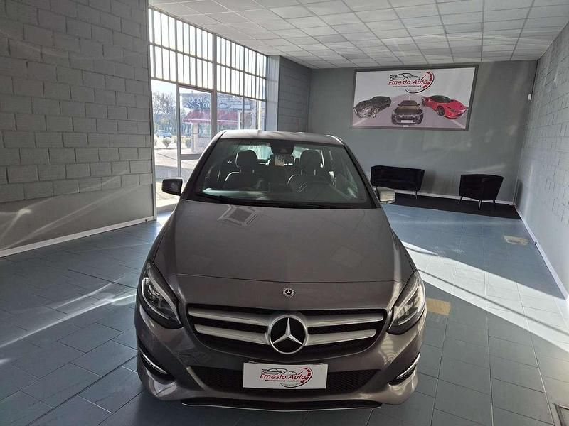 Grigio Usata 2018 Mercedes B180 Monovolume | 13.500 € (Buon prezzo) - Immagine 1/4