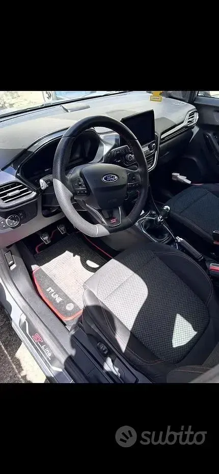Usata Ford Puma 120 CV (88 kW) 2022 Grigio SUV