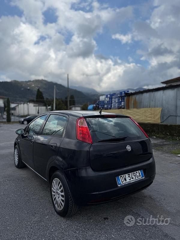 Usata Fiat Grande Punto Dynamic 77 CV (56 kW) 2009 Nero Utilitaria