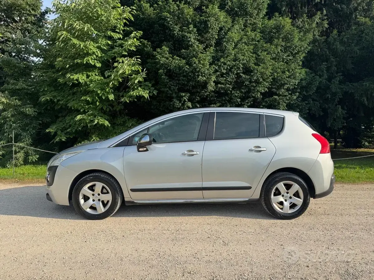 Usata Peugeot 3008 Business-Line 150 CV (110 kW) 2012 Grigio Station wagon