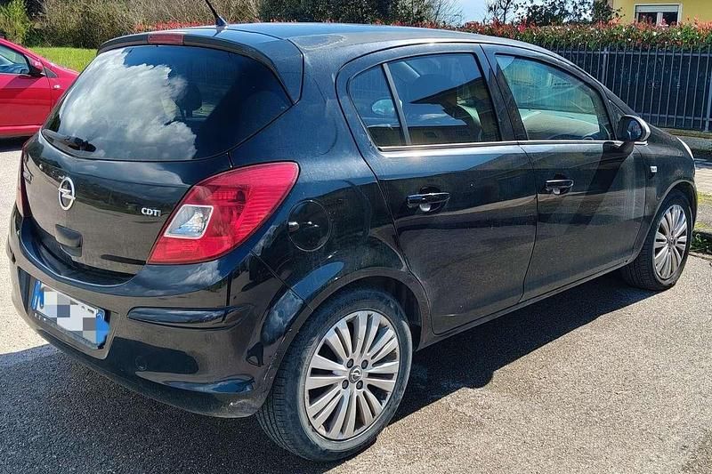 Usata Opel Corsa Cosmo 95 CV (69 kW) 2011 Nero Utilitaria