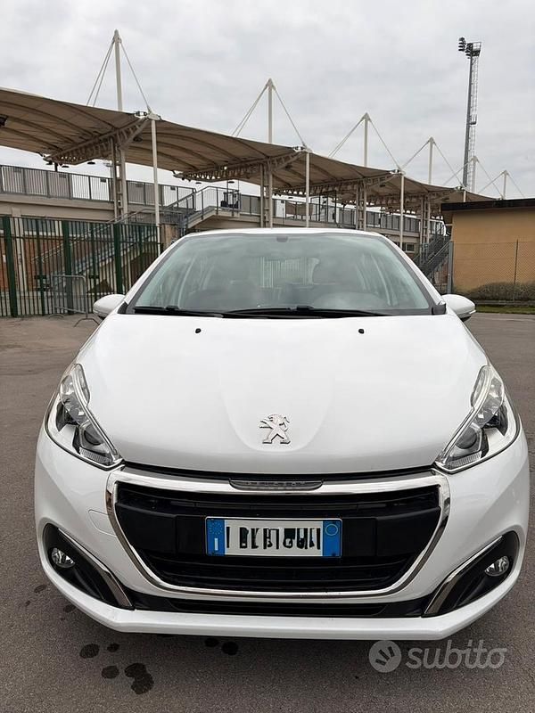 Usata Peugeot 208 Active 68 CV (50 kW) 2016 Bianco Utilitaria