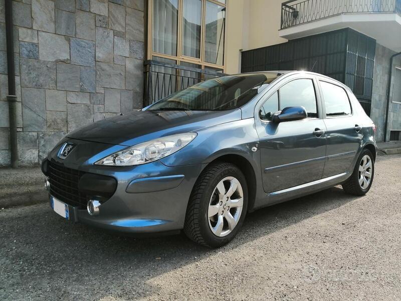 Usato 2006 Peugeot 307 1.6 Benzin 109 CV (2.500 €)