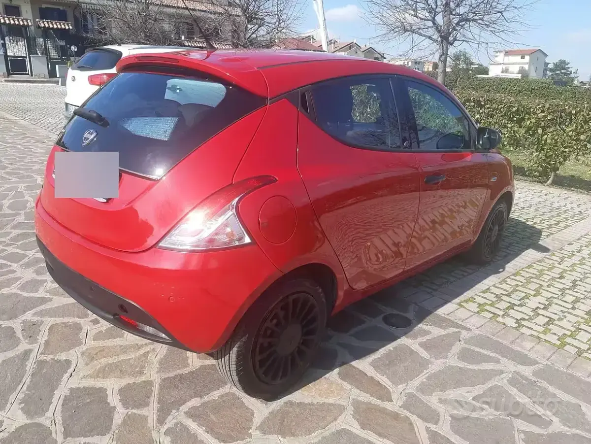 Usata Lancia Ypsilon 69 CV (50 kW) 2018 Rosso Utilitaria