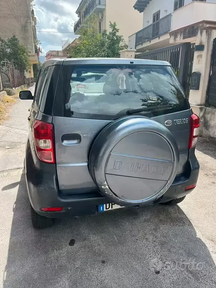 Usata Daihatsu Terios 86 CV (63 kW) 2007 Grigio SUV