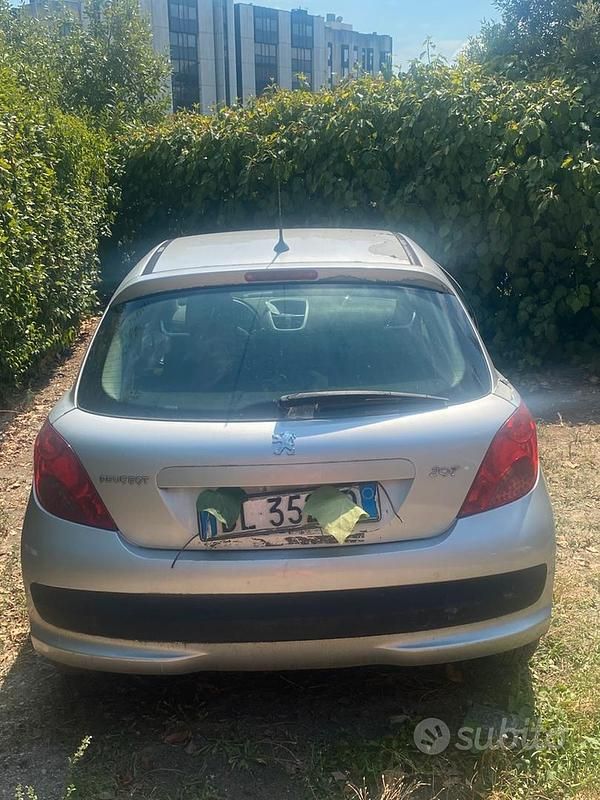 Begagnad Peugeot 207 88 HK (64 kW) 2006 Grå Sedan