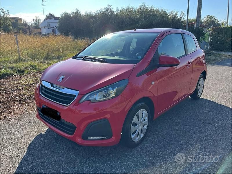 Rosso Usata 2015 Peugeot 108 Access Tre volumi | 6490 € (Cara) - Immagine 1/4