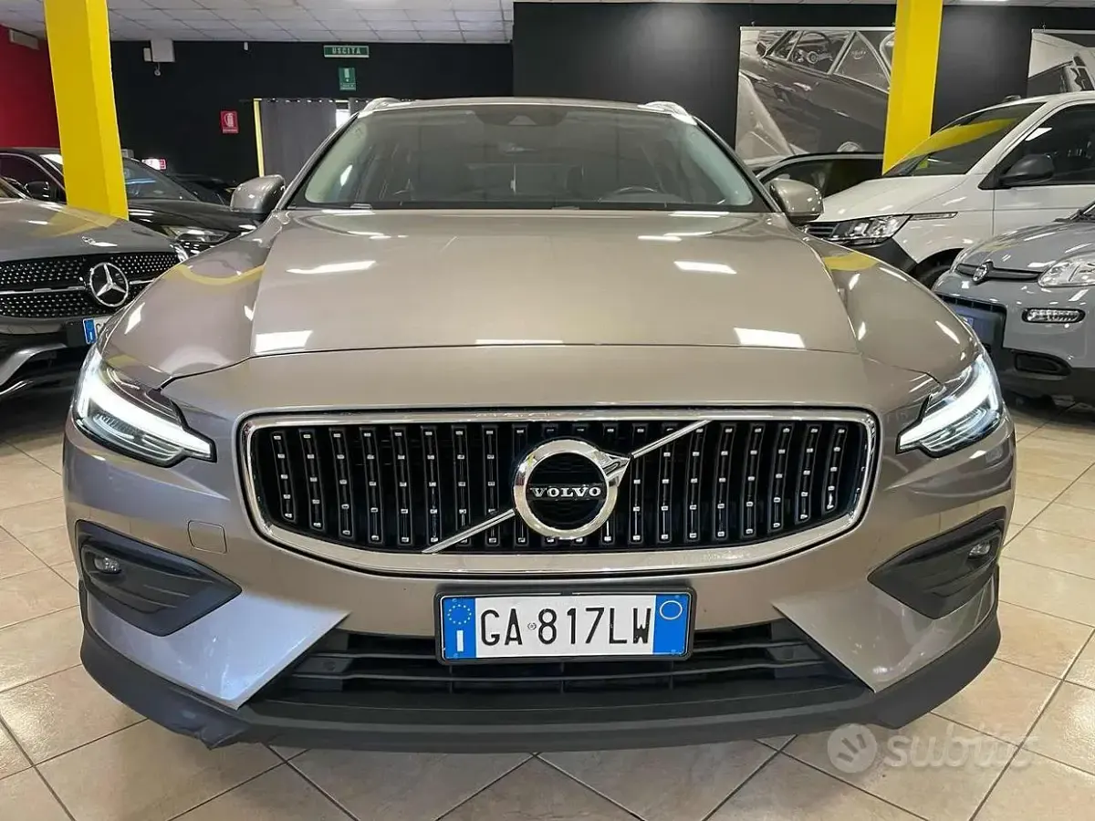 Usata Volvo V60 CC 190 CV (139 kW) 2020 Grigio Station wagon