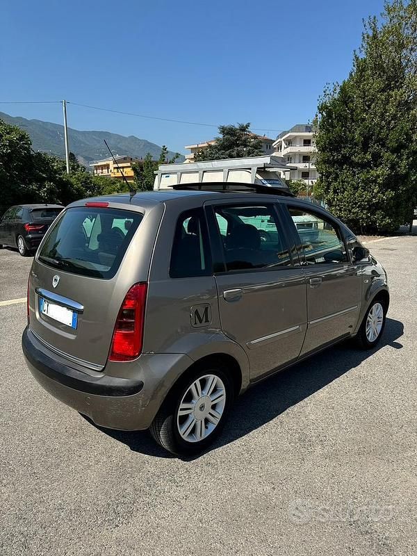 Usata Lancia Musa 95 CV (69 kW) 2005 Marrone Monovolume