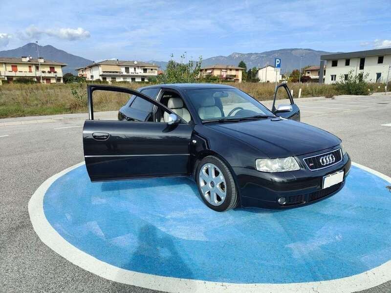Nero Usata 2002 Audi S3 Tre volumi | 18.000 € (Super prezzo) - Immagine 1/4
