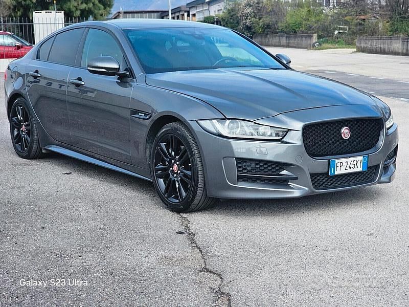 Usata Jaguar XE R 179 CV (131 kW) 2018 Grigio Berlina