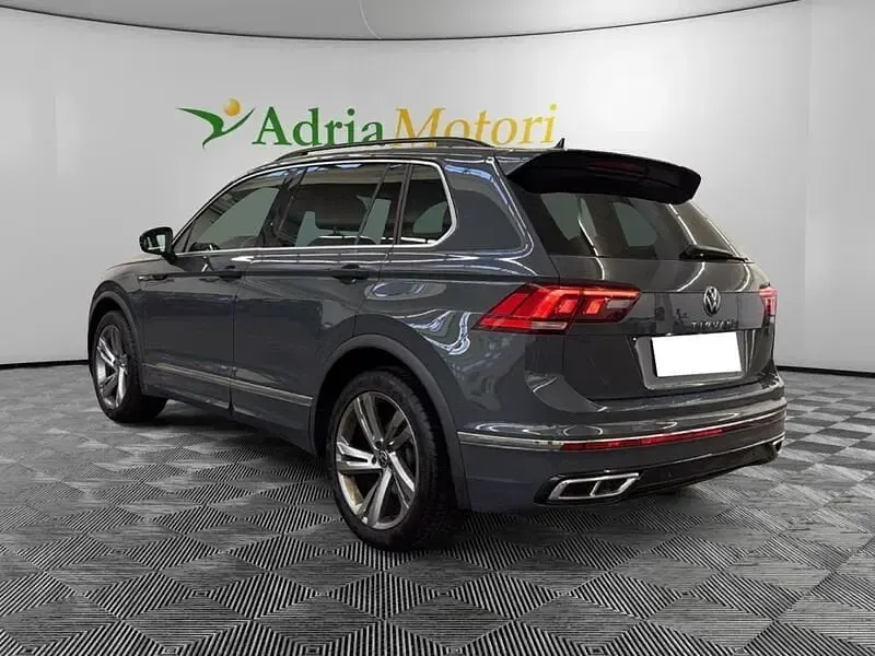 Usata VW Tiguan 150 CV (110 kW) 2023 Grigio scuro SUV