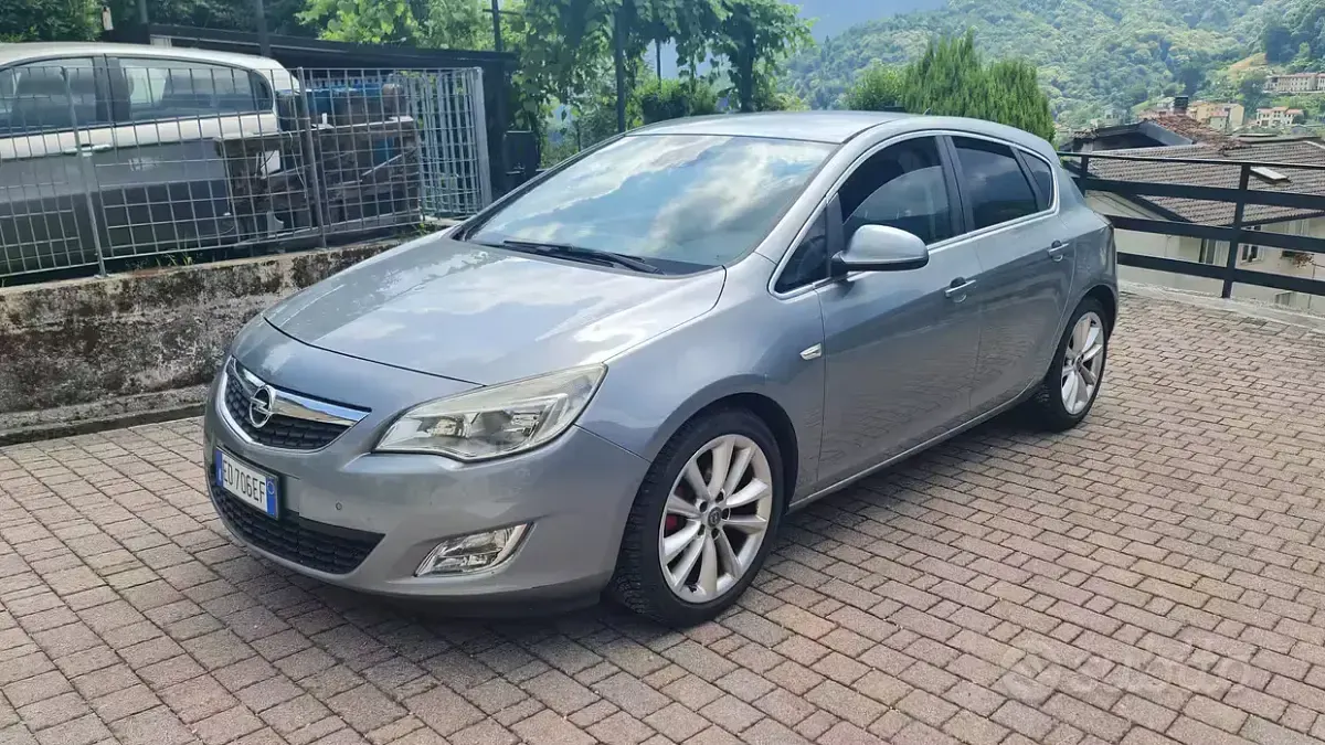Usata Opel Astra Cosmo 125 CV (91 kW) 2010 Berlina