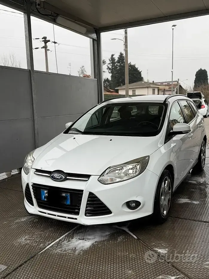 Usata Ford Focus Individual 116 CV (85 kW) 2014 Bianco Station wagon