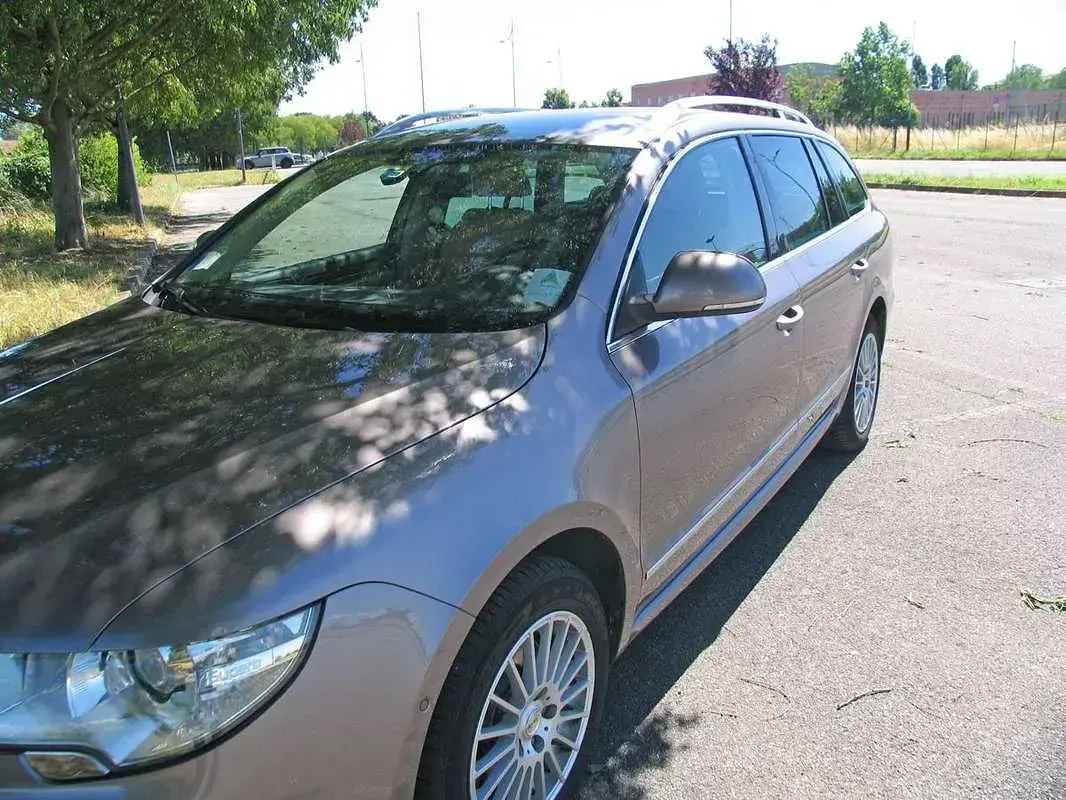 Usata Skoda Superb Elegance 170 CV (125 kW) 2010 Grigio Station wagon
