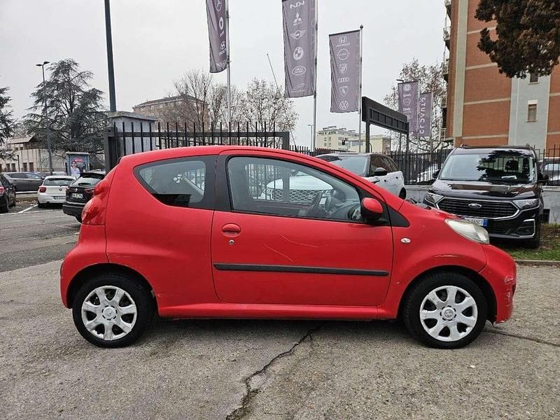 Usata Peugeot 107 Access 68 CV (50 kW) 2012 Rosso Utilitaria