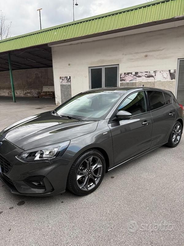 Usata Ford Focus ST-Line 120 CV (88 kW) 2021 Grigio Berlina