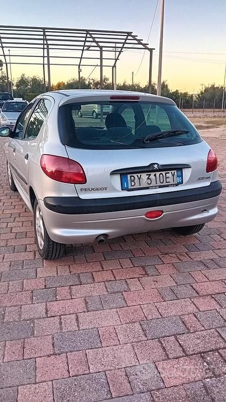 Usata Peugeot 206 68 CV (50 kW) 2002 Grigio Berlina