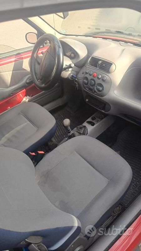 Usata Fiat 600 54 CV (39 kW) 2007 Rosso Utilitaria